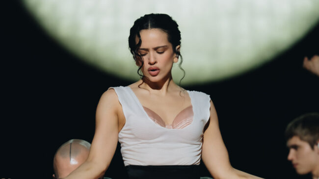 Rosalía aplaza tres conciertos en Miami y Orlando por «una emergencia familiar»