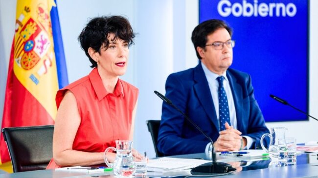 El Gobierno sigue confiando en la inocencia de Zapatero y defiende el rescate de Plus Ultra