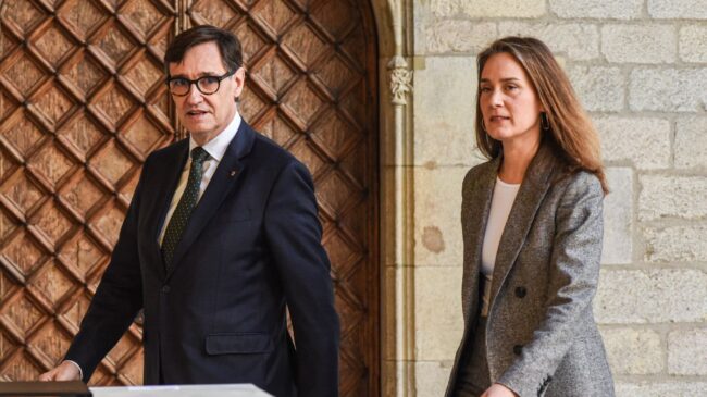 Illa llega a un acuerdo con Comuns para la aprobación de los presupuestos de Cataluña