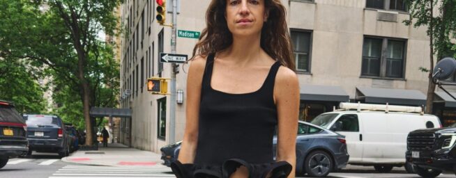 Adiós a los mocasines: las cinco sandalias de Zara y Mango que combinan con vaqueros blancos y que puedes llevar a la oficina y reutilizar para salir