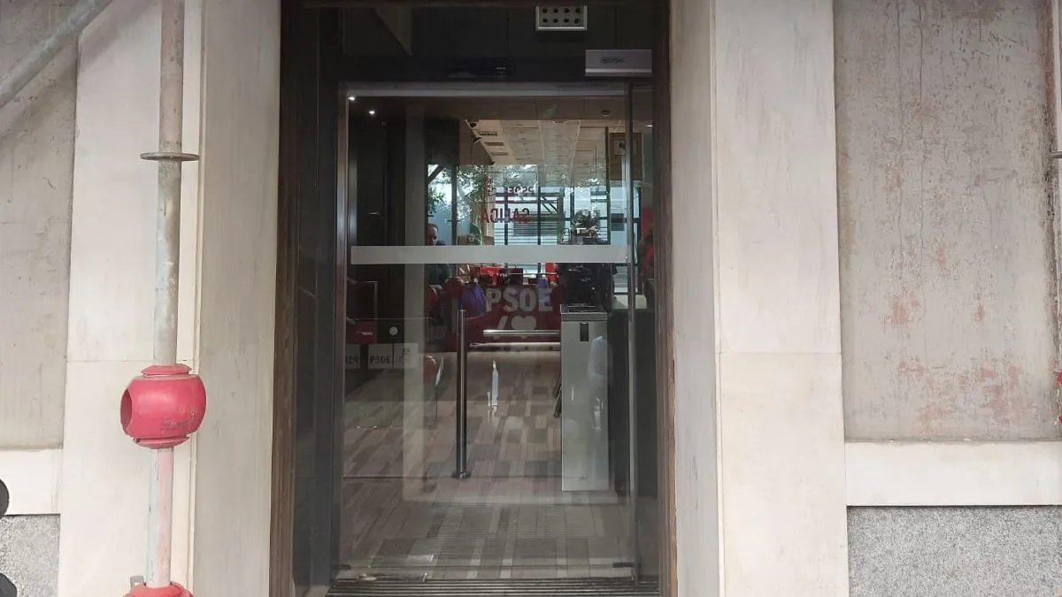 La UCO entra en Ferraz, en directo | Los agentes acuden a la sede del PSOE por indicios de financiación ilegal