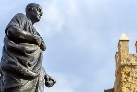Séneca, filósofo: «Fija unos días para comer poco y barato, y para vestirte con tu peor ropa. Te preguntarás: '¿Es esto lo que tanto temía?'»
