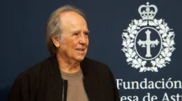 Serrat: «Viví en un barrio de Barcelona, cerca de Montjuic, en una casita con jardín en una calle oscura cerca del puerto»