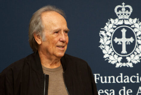 Serrat: «Viví en un barrio de Barcelona, cerca de Montjuic, en una casita con jardín en una calle oscura cerca del puerto»
