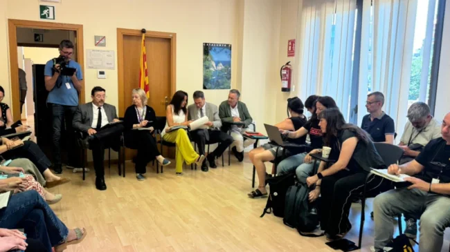 Cataluña acuerda con los sindicatos de docentes un aumento retributivo