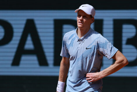 Sorpresa en Roland Garros: Sinner, eliminado en segunda ronda tras sufrir un golpe de calor