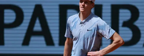 Sorpresa en Roland Garros: Sinner, eliminado en segunda ronda tras sufrir un golpe de calor