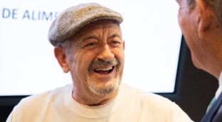 Karlos Arguiñano (77 años) habla claro: la caballa en lata está bien para cenar, pero mejora en esta sopa de fideos fácil y saludable