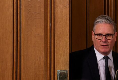 Starmer se agarra al poder en Reino Unido pese a las peticiones de dimisión en su Gobierno