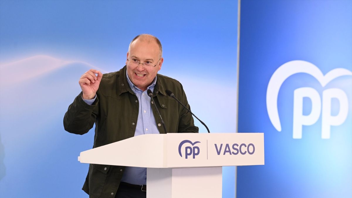 Tellado avisa al PNV: «O se está con Sánchez o se apoya un cambio de gobierno en España»
