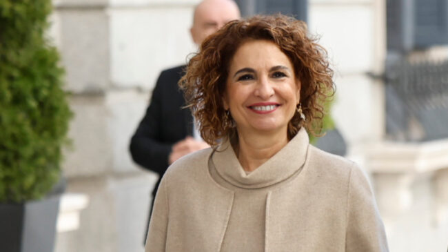 Montero confía en «ganar» y espera estar el lunes «ya conformando gobierno» andaluz