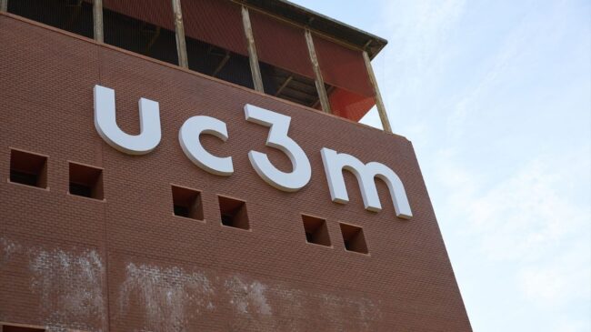 Las becas universitarias a «mujeres refugiadas», una puerta de esperanza para Karen y Somaya