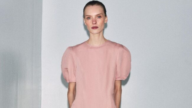Adiós a los conjuntos: cuatro vestidos de lino de invitada de boda y comuniones de Zara y Mango para acertar esta primavera-verano