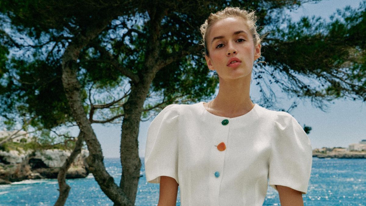 Llegan a Zara y Mango los nuevos vestidos cortos más bonitos y elegantes para estrenar ya en primavera y llevar todo el día en verano