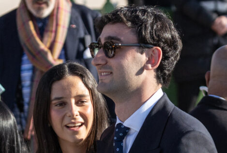 Jorge, el novio de Victoria Federica, ya conoce al rey Juan Carlos: así fue su jornada de alta mar en Sangenjo