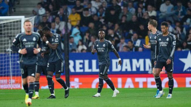 Un doblete de Vinicius ante el Espanyol atrasa el alirón del FC Barcelona