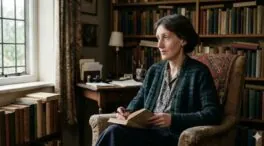 La frase más exitosa de Virginia Woolf, escritora, sobre gestionar la ambición: «No hay barrera, cerradura ni cerrojo que puedas imponer a la libertad de mi mente»