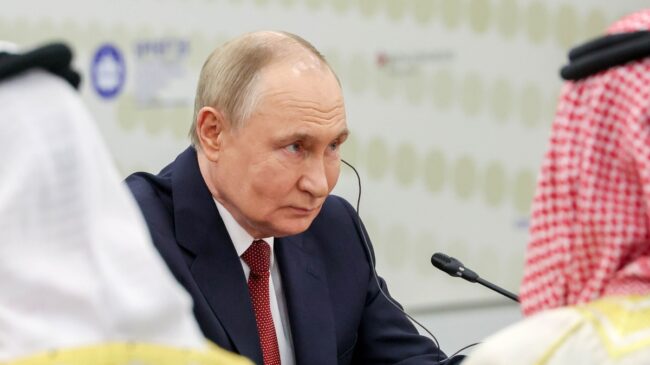 Putin y el rey de Baréin reclaman una «rápida solución política» a la guerra en Irán