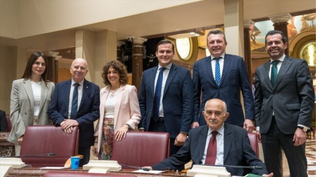 Vox lleva a Murcia la «prioridad nacional» en las ayudas públicas y exige «arraigo verificable»