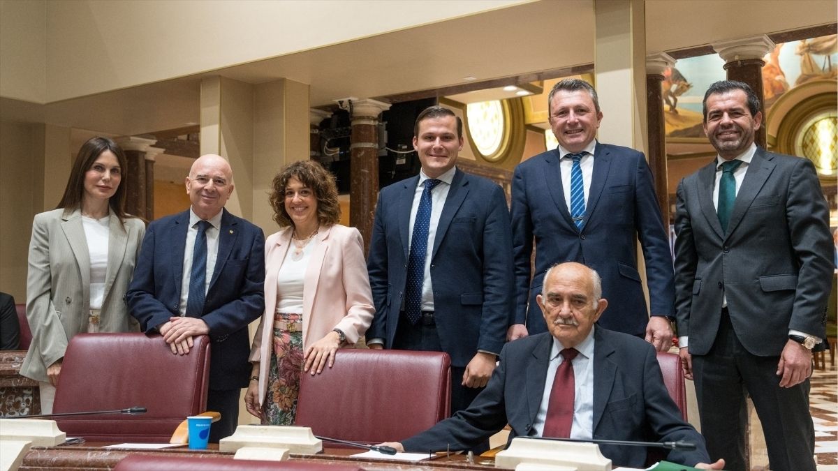 Vox lleva a Murcia la «prioridad nacional» en las ayudas públicas y exige «arraigo verificable»