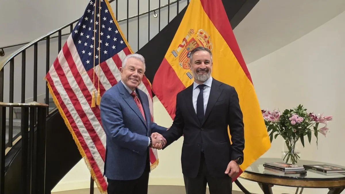 Abascal se reúne con el embajador de EEUU para trasladarle la «grave situación de España»