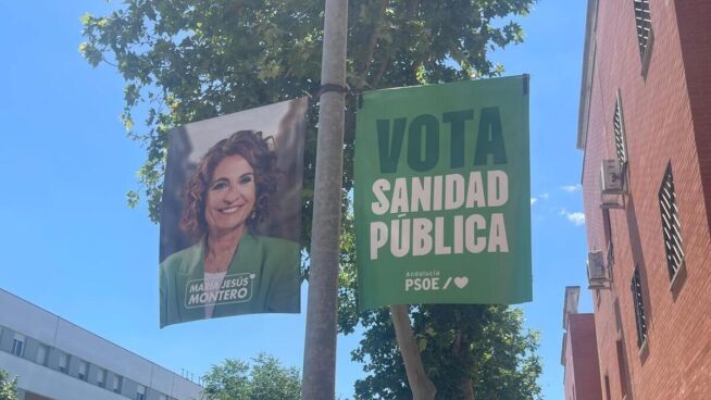 La polémica por las banderolas electorales en Sevilla agita la campaña andaluza