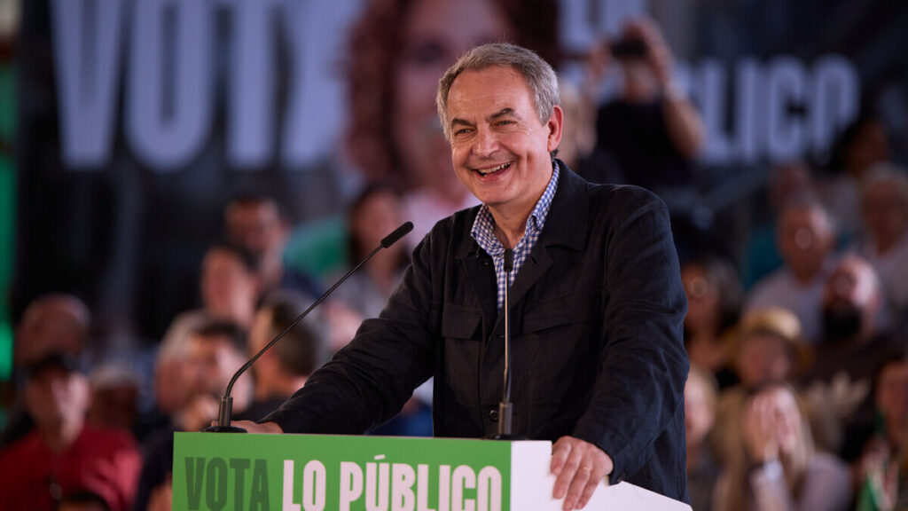 El expresidente José Luis Rodríguez Zapatero en un mitin arropando a María Jesús Montero. | PSOE-A