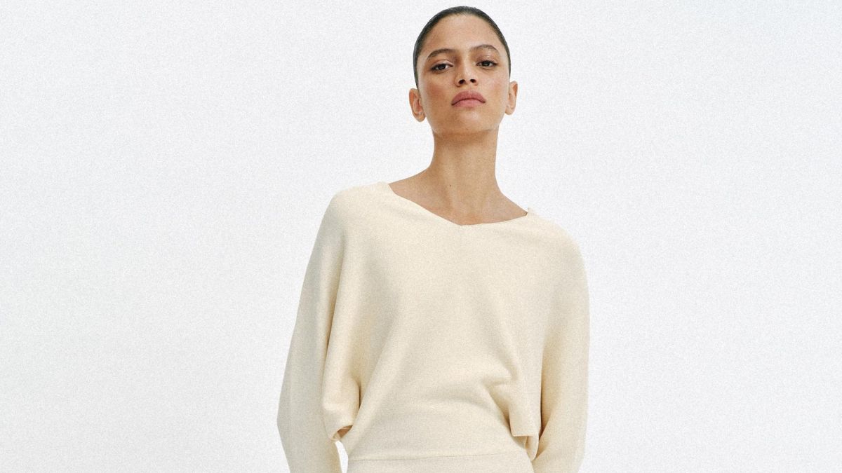 Adiós a las plataformas: Mango y Zara tienen las cinco zapatillas básicas de tendencia en primavera 2026 para llevarlas con vaqueros