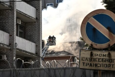 Al menos 12 muertos tras un ataque ruso contra una zona residencial en Zaporiyia (Ucrania)