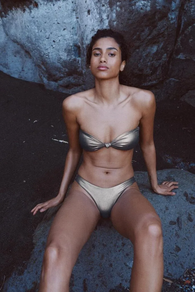 Bikini metalizado de Zara. (PVP: 19.95€ cada pieza)