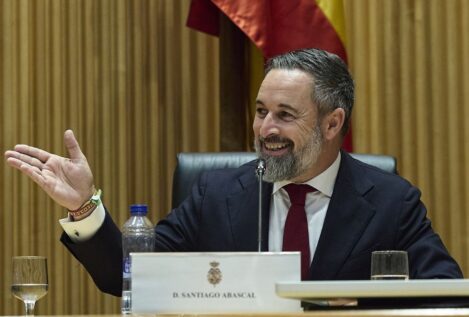 Abascal acusa a Sánchez de «blanqueamiento» y de «esconderse» tras la visita del Papa