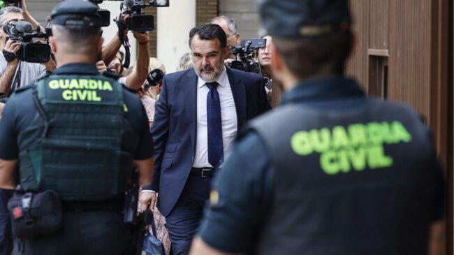 El abogado de Mazón asegura que entregará «lo que haya que aportar» tras estudiar la causa