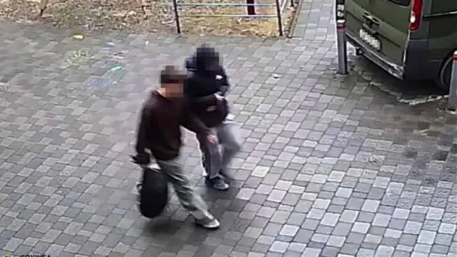 En la guerra ruso-ucraniana se está usando a un nuevo tipo de soldado sin saberlo: adolescentes