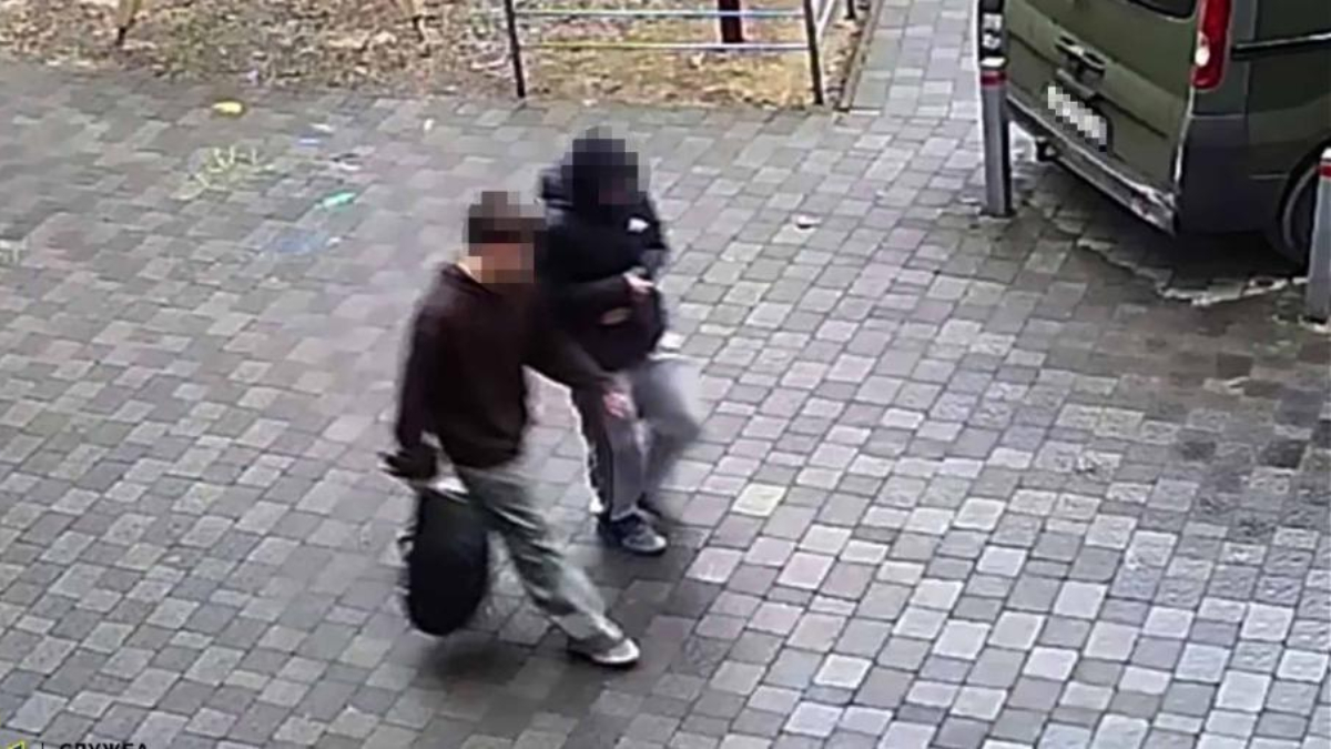 En la guerra ruso-ucraniana se está usando a un nuevo tipo de soldado sin saberlo: adolescentes