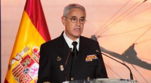 EEUU pone alfombra roja al jefe de la Armada en el 250 aniversario de su independencia