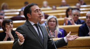 Albares tendrá que explicar en el Senado los pasaportes vip que dio a la escolta de Zapatero