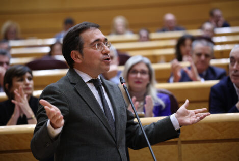 Albares tendrá que explicar en el Senado los pasaportes vip que dio a la escolta de Zapatero