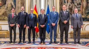 Albares coloca a miembros de su gabinete en embajadas justo al final de la legislatura