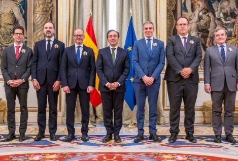 Albares coloca a miembros de su gabinete en embajadas justo al final de la legislatura