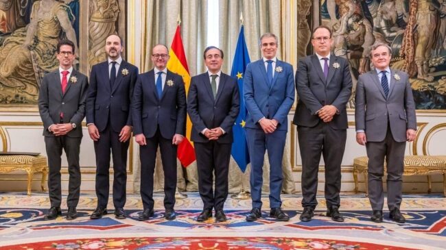 Albares coloca a miembros de su gabinete en embajadas justo al final de la legislatura