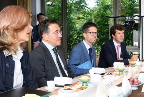 Albares estudia el relevo del embajador en México en pleno deshielo con Sheinbaum