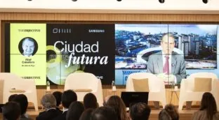 Abel Caballero critica la falta de vivienda asequible y reclama más poder municipal