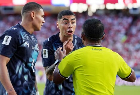 Almirón, primer expulsado por taparse la boca tras el 'caso Prestianni-Vinicius'