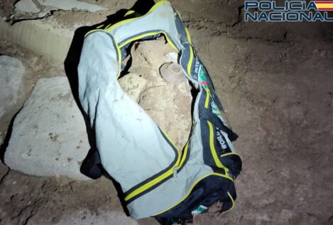 Dos detenidos 'in fraganti' intentando robar un ánfora de 2.300 años en Cartagena