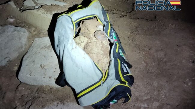 Dos detenidos 'in fraganti' intentando robar un ánfora de 2.300 años en Cartagena