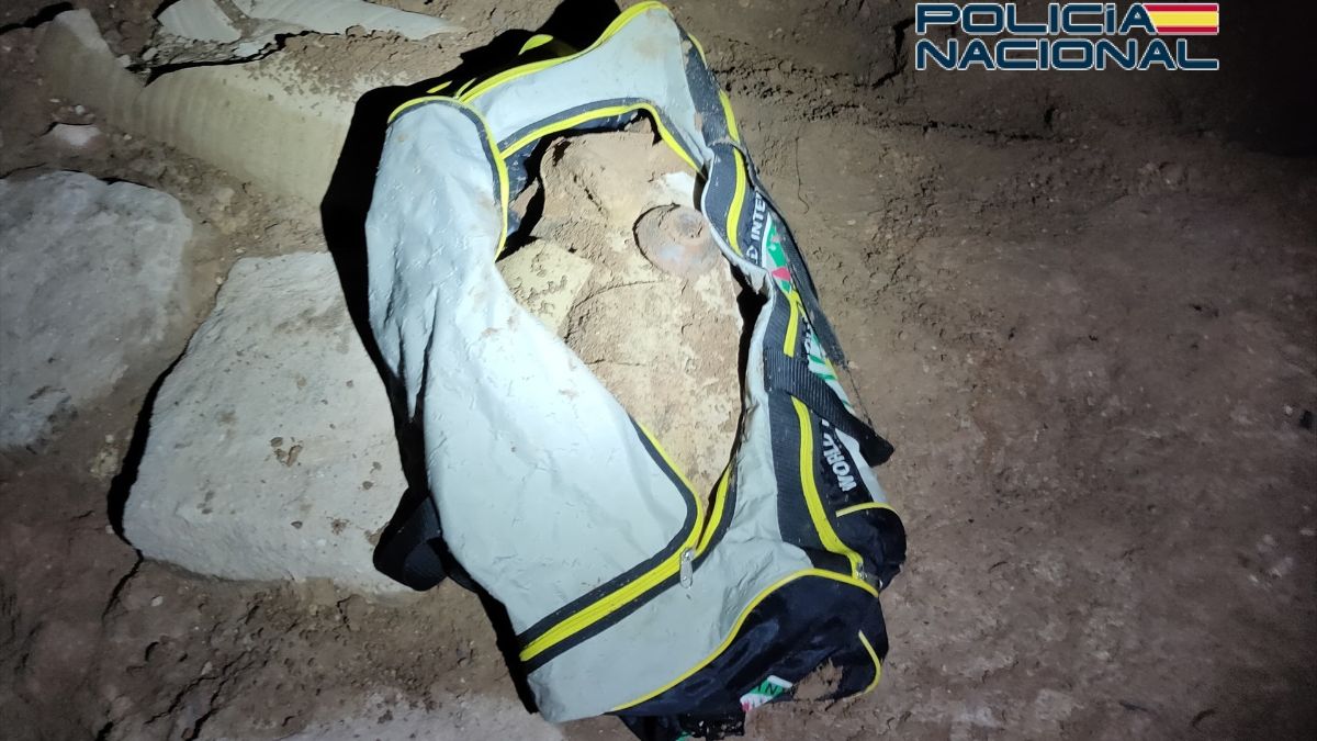 Dos detenidos ‘in fraganti’ intentando robar un ánfora de 2.300 años en Cartagena