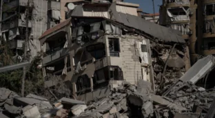 Israel ataca el bastión de Hezbolá en Beirut en momento crítico entre EEUU e Irán