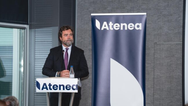 Espinosa de los Monteros inaugura la Escuela de Verano Atenea en Comillas