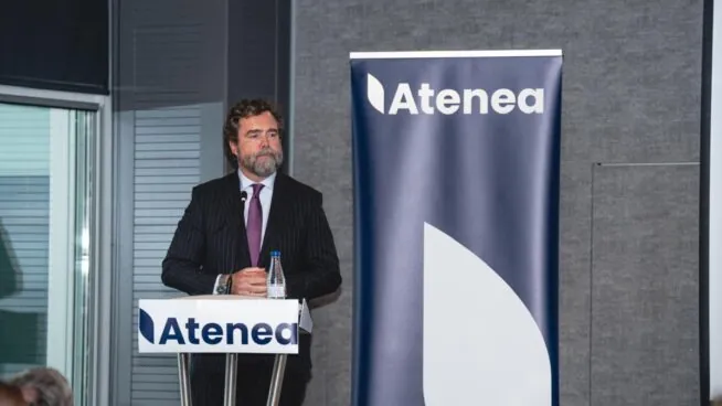 Espinosa de los Monteros inaugura la Escuela de Verano Atenea en Comillas
