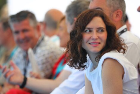 Ayuso denuncia el proceso de «puro autoritarismo y descomposición» de Sánchez